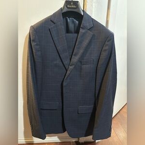 Spur NY Men's Navy/Gray Plaid Suit
